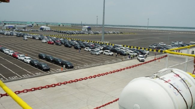 Kapal KM Serasi V Angkut Ratusan Mobil Buka Pelayaran Perdana Patimban - Belawan