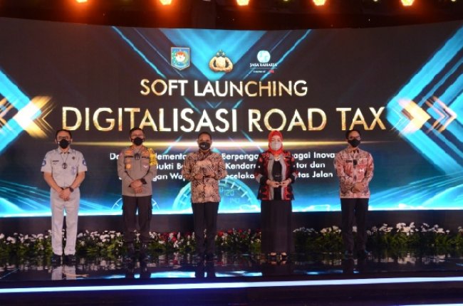 Digitalisasi Pajak Kendaraan, Kemendagri Luncurkan Stiker Hologram Road Tax