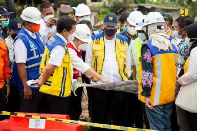 Pasca Banjir Bandang Kota Batu, Menteri Basuki Perintahkan Perlebar Alur Sungai dan Relokasi Rumah di Bantaran