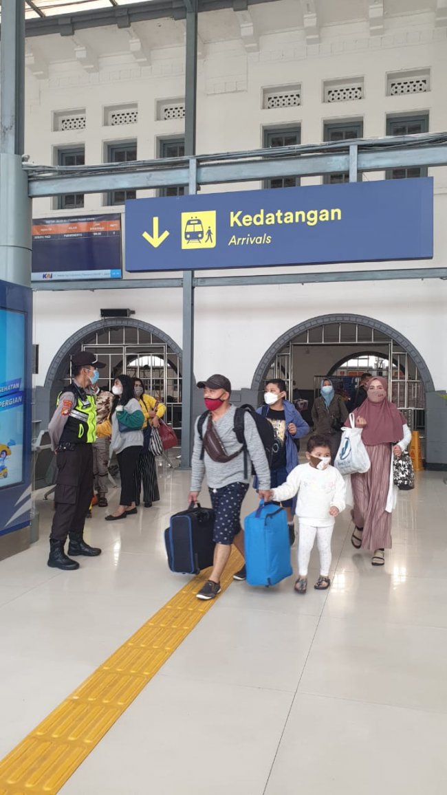 Penumpang KA yang Tiba di Daop 1 Jakarta Dipastikan Memenuhi Persyaratan dan Sehat