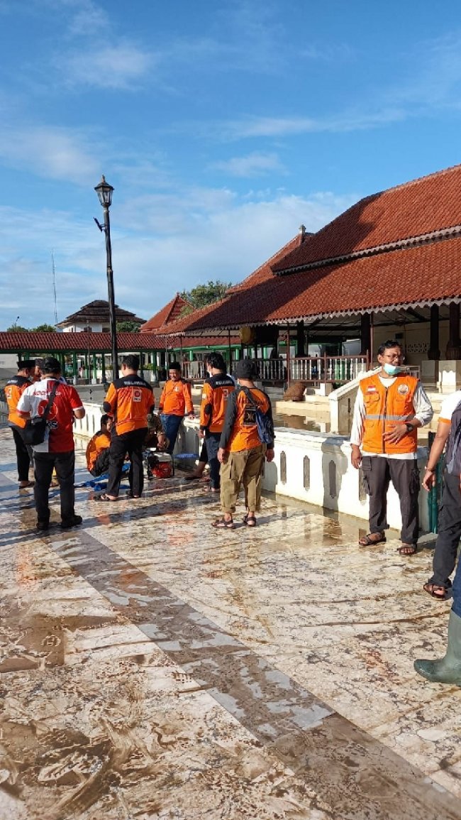 Bersihkan Banten Lama, Pemprov Banten Turunkan 90 Personil