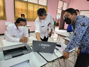 Pj Gubernur Banten Lakukan Evaluasi PPDB Online Sistem Zonasi