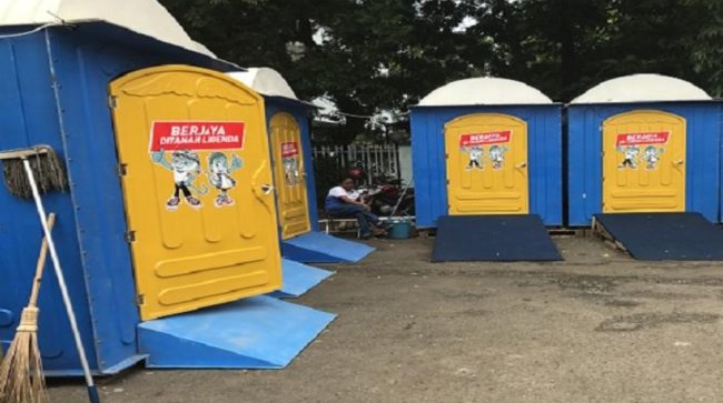 Fliying Toilets Tidak Dikenal di Surabaya
