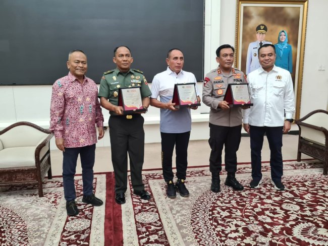 Sukses Pelaksanaan HPN 2023, Ketum PWI Pusat Berikan Penghargaan untuk Gubsu, Kapoldasu dan Pangdam 1/BB