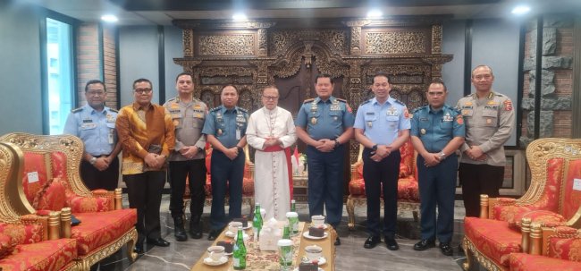 Panglima TNI Terima Kunjungan Uskup Umat Katolik