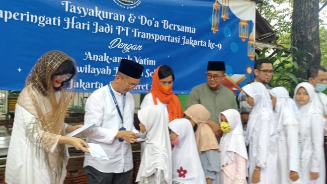 PT Trans Jakarta Gelar Tasyakuran dan Doa Bersama di Sekolah Alternatif Anak Jalanan 