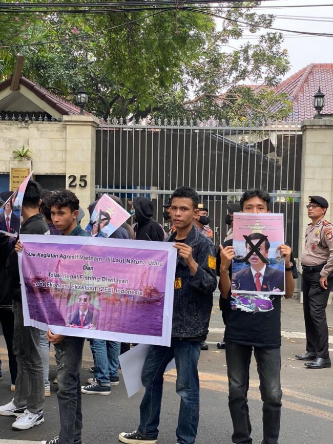 Ini Tuntutan Perami Saat Demonstrasi di Kedubes Vietnam 