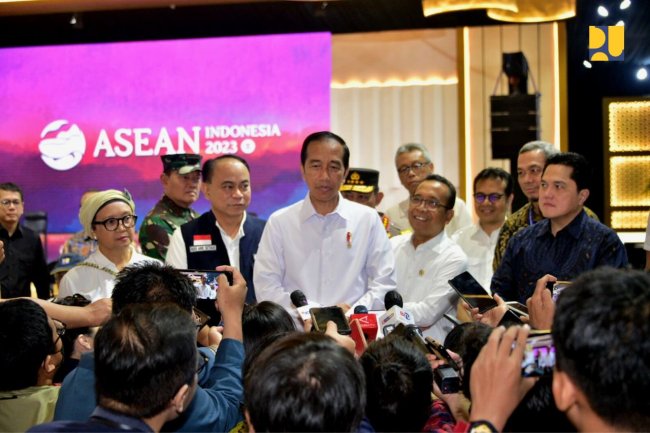 Jelang KTT ke-43 ASEAN, Menteri Basuki Dampingi Presiden Jokowi Tinjau Kesiapan JCC di Jakarta