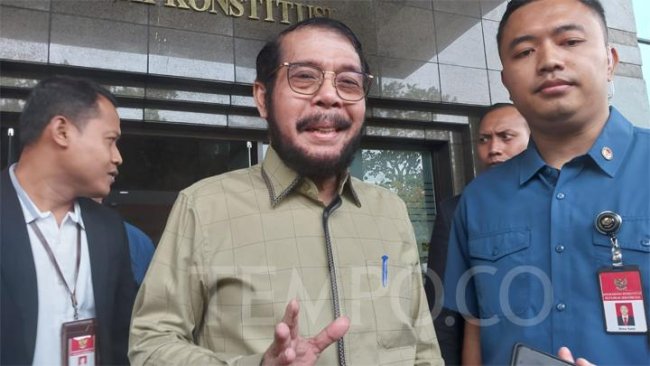Ketua MK Ternyata Ketiduran