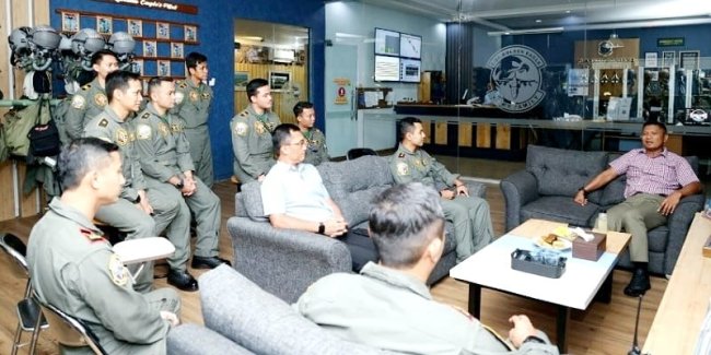 Pangkoopsud II Marsda TNI Dr. Budhi Achmadi Tinjau Kesiapan Latihan Terbang Malam