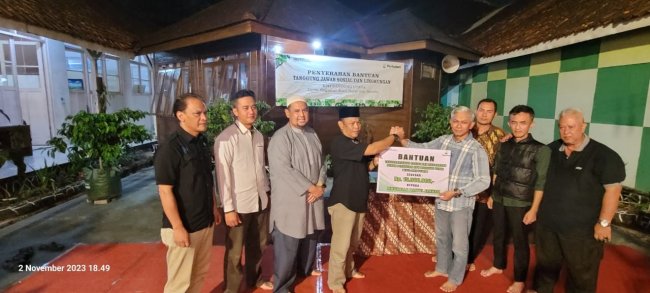 Perhutani Bandung Utara Salurkan Dana Bantuan TJSL Kepada DKM Baitul Jannah di Bandung