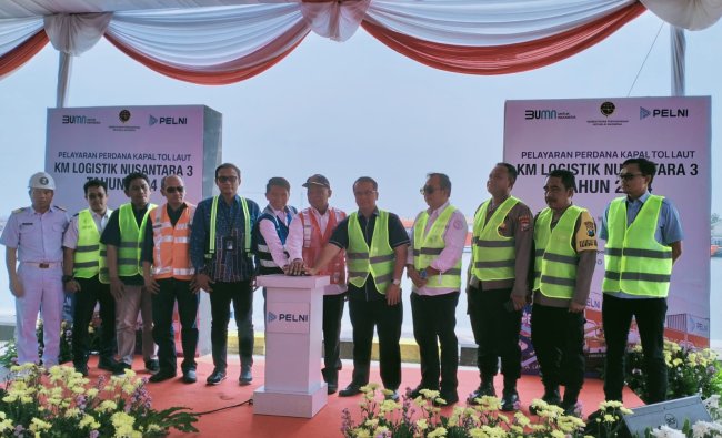 Kemenhub Lepas Pelayaran Perdana Kapal Angkutan Tol Laut 2024 di Surabaya 