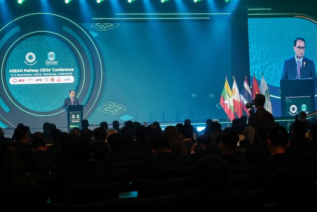Menhub Budi Karya Buka ARCEOs’ Conference ke-44 di Bandung