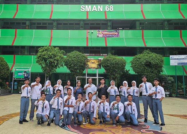 Dar Edi Yoga Ketum Forum Pemred SMSI Tularkan Ilmu Jurnalistik dan Harmoni Bersama Alam di SMA 68 Jakarta
