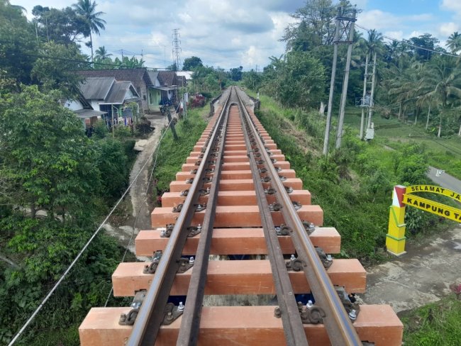 Jelang Nataru, KAI Terus Upayakan Penggantian Bantalan dengan Sintetis dan Catat Penjualan 710.694 Tiket