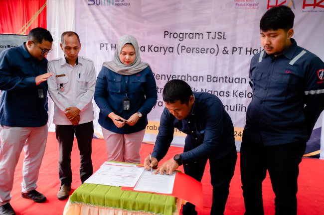 Fasilitasi UMK di Prabumulih, HKA Salurkan Mesin Produksi Keripik Nanas
