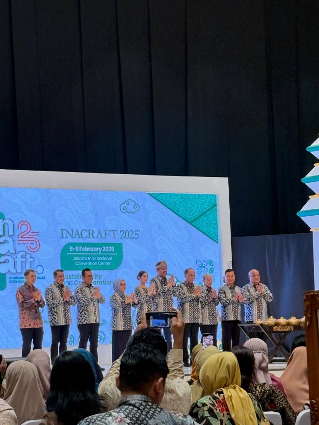 INACRAFT 2025 Hari Ketiga: Rumah BUMN Dukung UMKM Indonesia dan Ajak Pengunjung untuk Dukung Produk Lokal di Pameran INACRAFT 2025