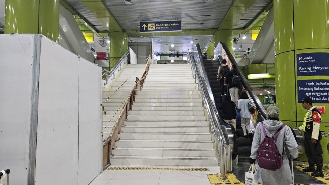 Peningkatan Fasilitas Layanan: KAI Daop 1 Jakarta Bangun 2 Unit Eskalator di Stasiun Gambir Peningkatan Fasilitas Layanan: KAI Daop 1 Jakarta Bangun 2 Unit Eskalator di Stasiun Gambir