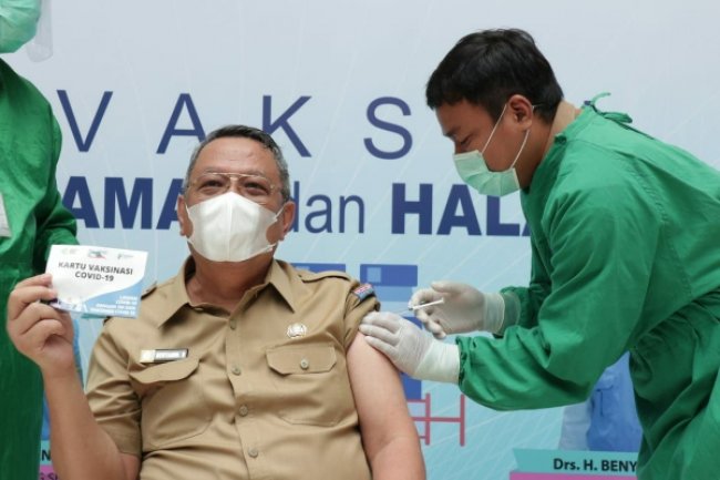 Wakil Walikota, Pejabat, ASN Dan TNI Polri Di Tangsel Mulai Diberikan Vaksin Covid-19