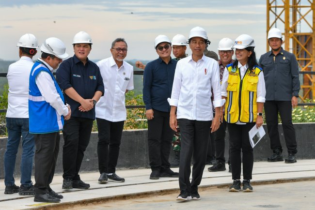 Jokowi Tinjau Kantor Presiden di IKN, Progres Pembangunan Capai 74 Persen