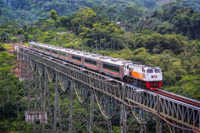 KAI Group Angkut 15 Juta Penumpang Sejak 19 hingga 30 Desember 2024