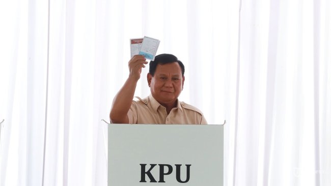 Presiden Prabowo Pantau Hasil Hitung Cepat Pilkada 2024 di Hambalang