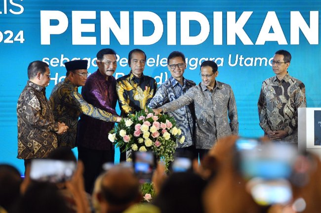Jokowi Resmikan Peluncuran Pendidikan Dokter Spesialis Berbasis RSP-PU 