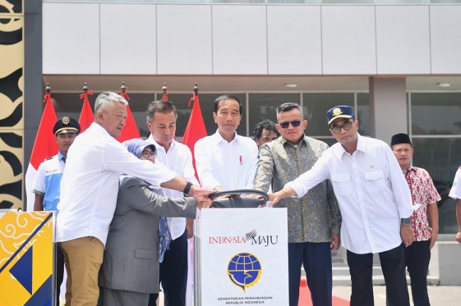 Jokowi Resmikan Dua Terminal di Jabar, Dorong Masyarakat Kembali Gunakan Transportasi Umum
