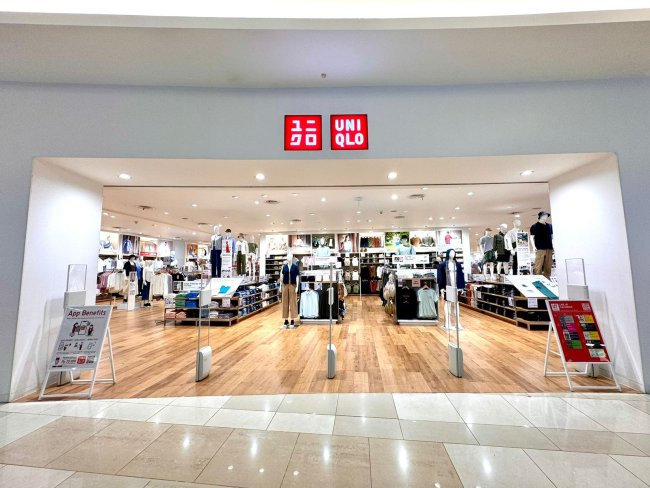 PLN Pasok Listrik Hijau 8.978 MWh untuk Uniqlo Indonesia