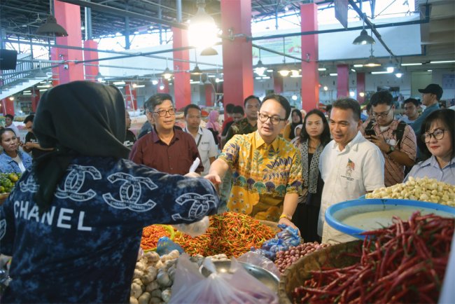 Operasi Pasar di Manado, Wamendag Jerry Pastikan Ketersediaan Beras dengan Harga Terjangkau