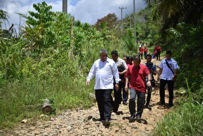 Menteri Eko Blusukan di Bengkulu, Temukan Infrastruktur Desa yang Menyedihkan