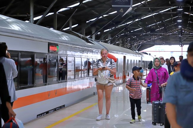 KA Airlangga Jadi Kereta Favorit Pemesanan Tiket Periode Nataru