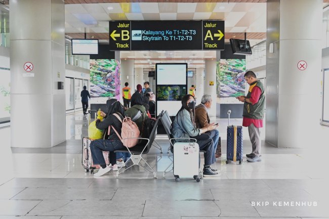 Menhub Dorong Masyarakat Gunakan Kereta Bandara