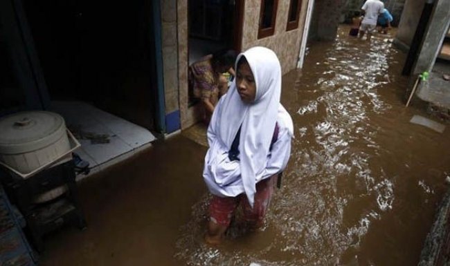 Terkait Banjir Kiriman, Hasto Lebih Legowo Ketimbang Ketua Fraksi DPRD PDIP