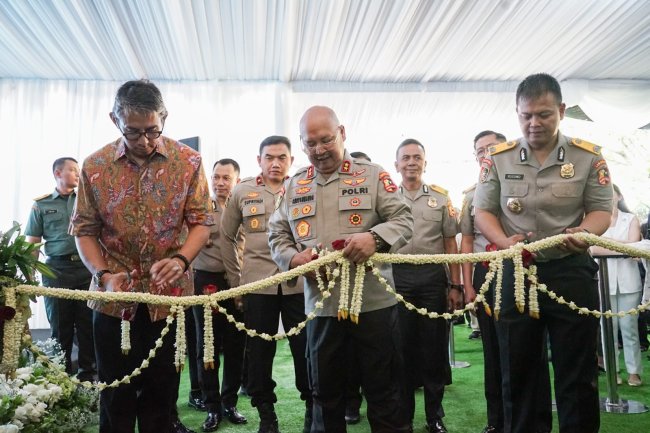 Sespimti 33 Luncurkan dan Pamerkan Buku Tentang Jenderal Hoegeng