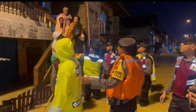 Ratusan Rumah di Kerinci dan Sungai Penuh di Jambi Terendam Banjir, Polisi Terus Lakukan Pemantauan