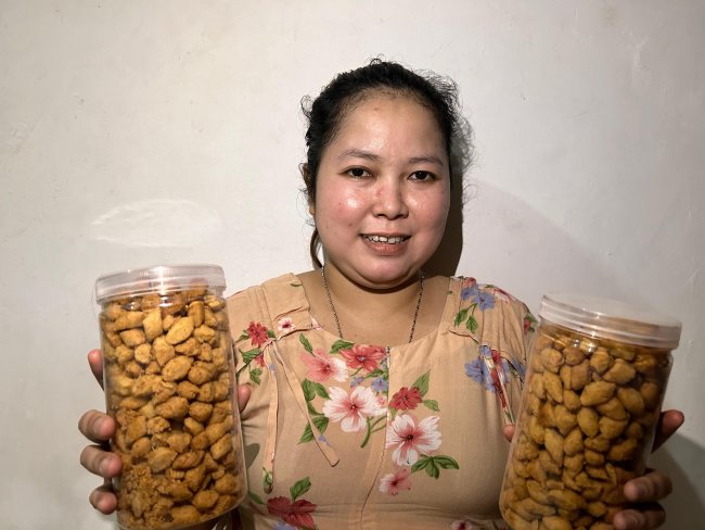 Cerita Neneng, Penjual Kue dan Baju di Pasar Rebo Kini Bisa Menopang Perekonomian Keluarga Berkat Holding Ultra Mikro BRI