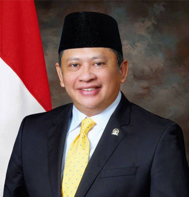 Ketua MPR RI Berikan Bantuan Banjir Bandang Sukabumi