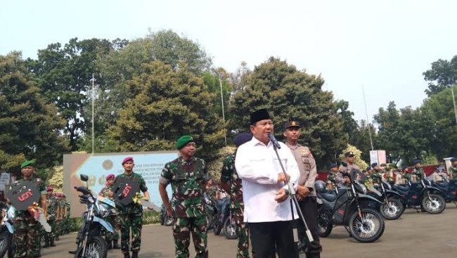 Menhan Prabowo Serahkan 100 Unit Motor Listrik untuk Tiga Angkatan dan Polri
