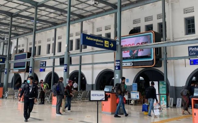 Jelang Libur Idul Adha, Peningkatan Penumpang Terjadi di Stasiun Pasar Senen dan Gambir