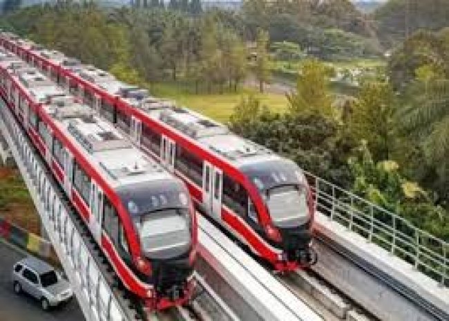 LRT Angkut 3.545 Penumpang di Malam Pergantian Tahun