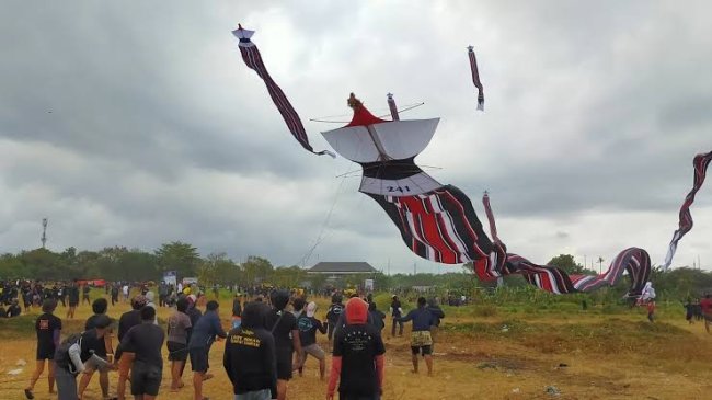 Dukung Bali International Kite Festival, PLN Imbau Bermain Layang-layang Secara Aman