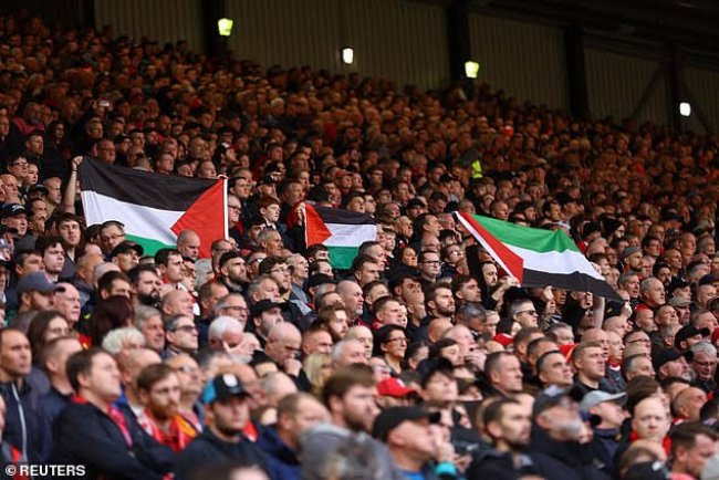 Bendera Palestina Berkibar di Derby Merseyside: Demi Tuhan, Selamatkan Gaza!