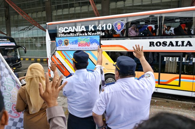 Kemenhub Berangkatkan Mudik Gratis Angkutan Jalan Nataru 