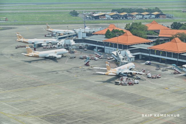 Pemerintah Turunkan Harga Tiket Pesawat Seluruh Bandara di Indonesia