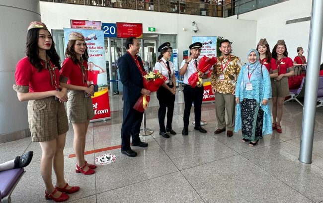 Penerbangan Langsung Perdana Ho Chi Minh City-Jakarta Tambah Peluang Kerja Sama Ekonomi