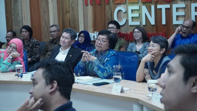 Menteri Siti Bikin Jera Perusahaan  Pembakar Hutan & Mafia Kayu Ilegal