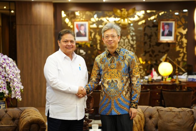 Menko Airlangga Bahas Kerja Sama Pengembangan Industri Hingga Blue Economy dengan Duta Besar China