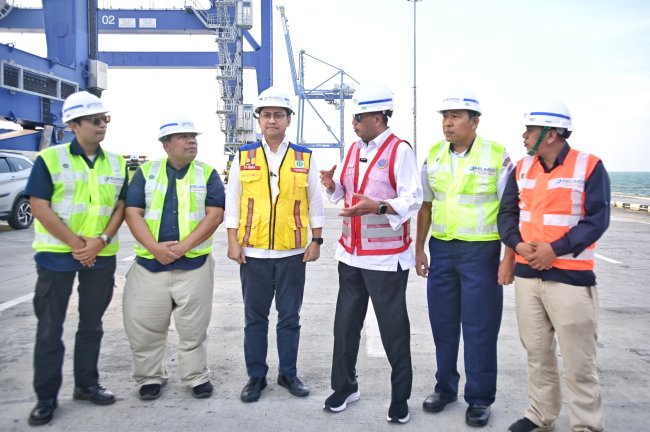 Menhub Minta Seluruh Stakeholder Pelabuhan Kuala Tanjung Tingkatkan Kinerja Sambut Beroperasinya Jalan Tol