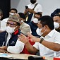 Kunjungi Posko Telkom Cirebon,   Menkominfo: Jadilah Tulang Punggung Digital Indonesia
